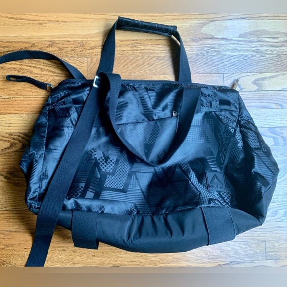 REEBOK DUFFLE/ YOGA BAG new - Picture 3 of 9